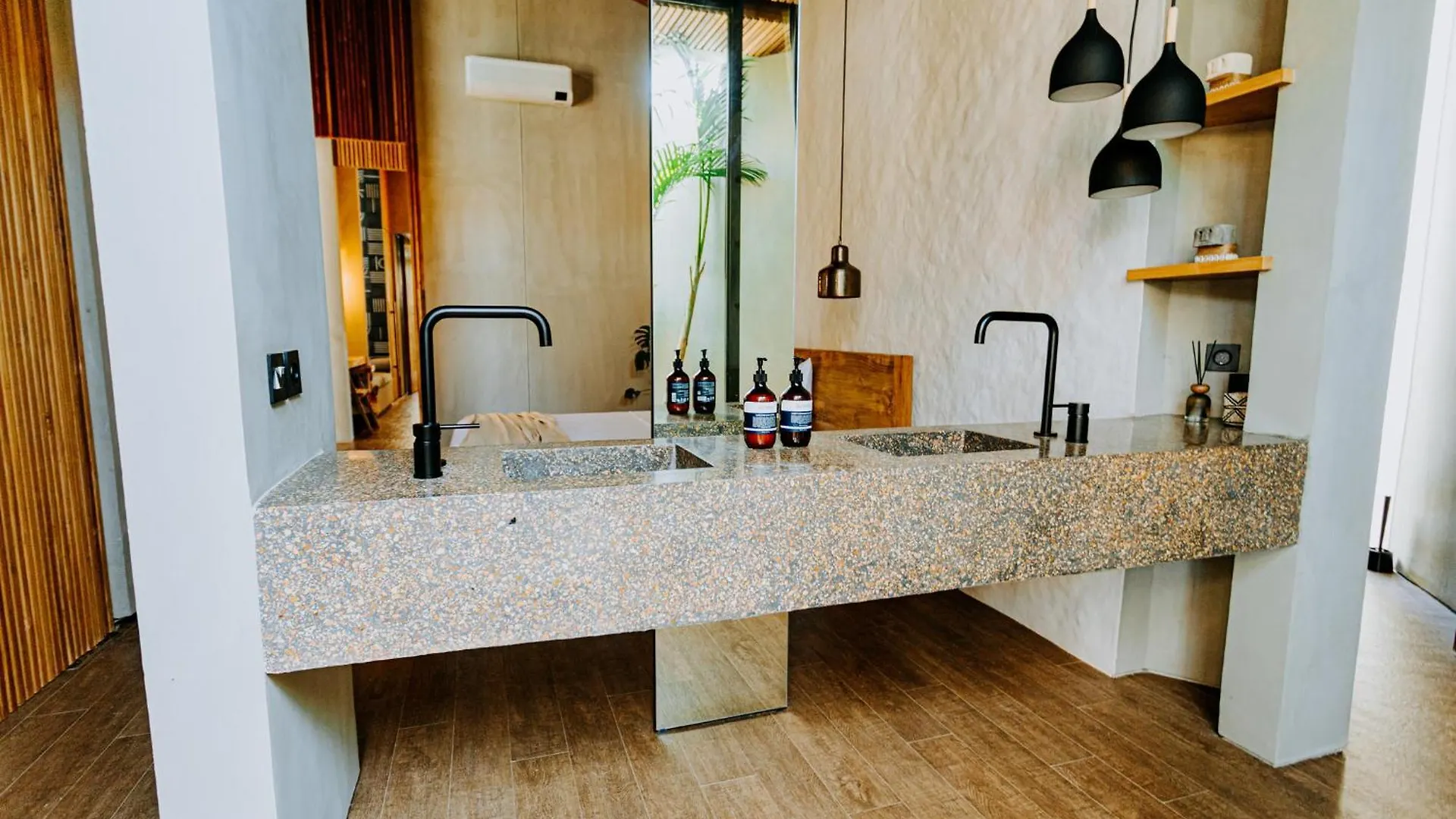 Villa Feh Bali By House Of Winds - Neo Tropical Eden Near Canggu Kerobokan