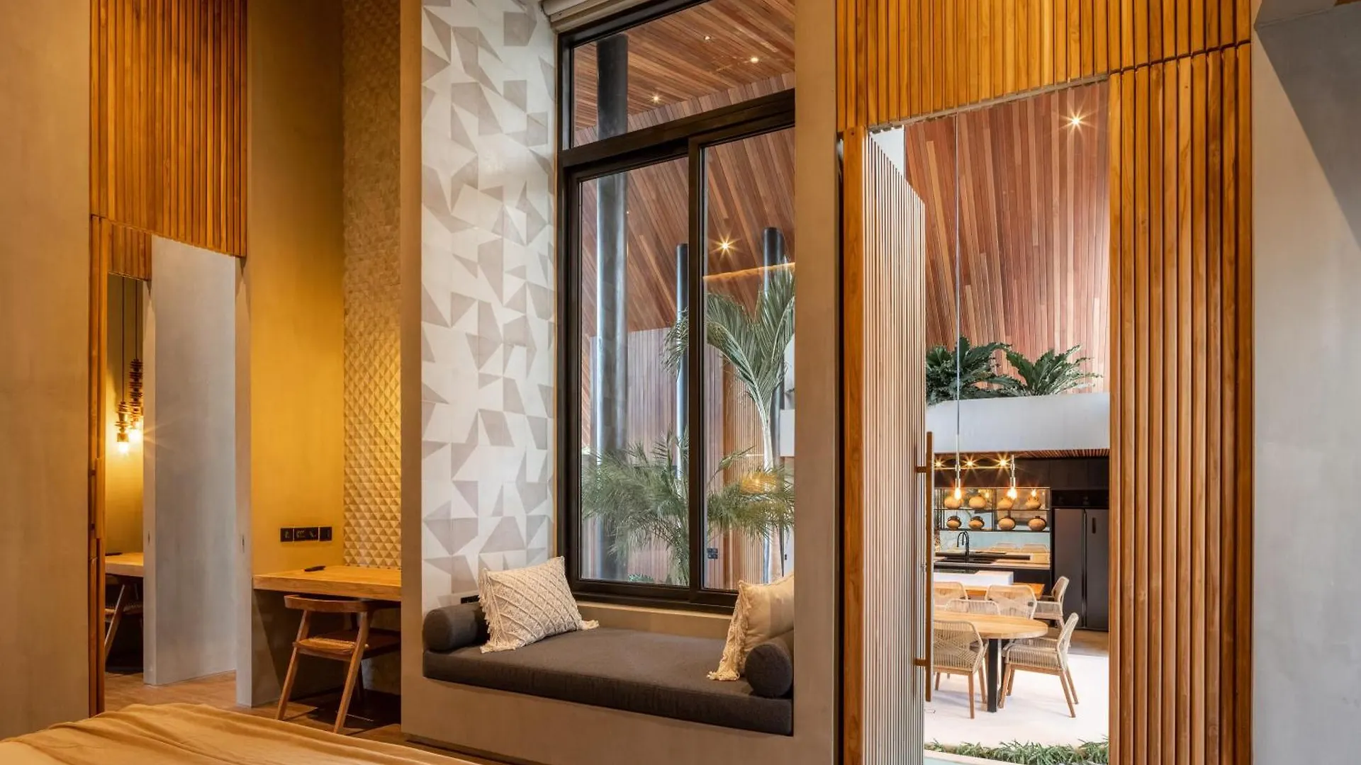 Villa Feh Bali By House Of Winds - Neo Tropical Eden Near Canggu Kerobokan  0*, Kerobokan (Bali)